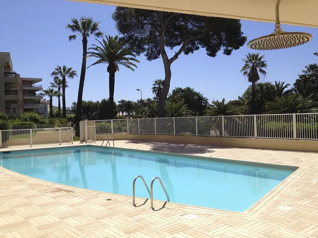 Апартаменты Appartement St Raphael Сен-Рафаэль Франция