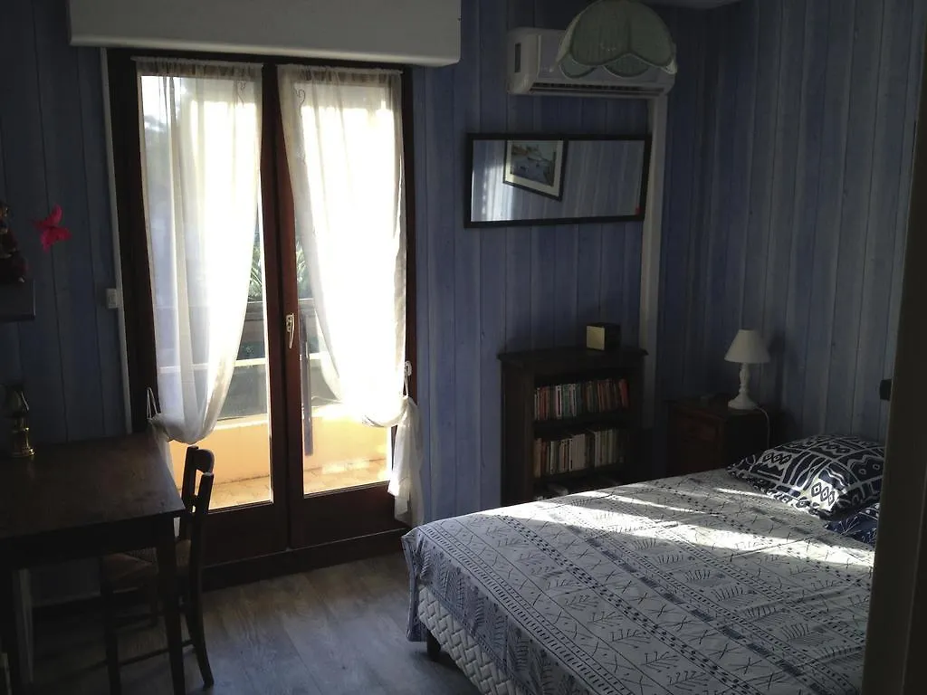 Апартаменты Appartement St Raphael Сен-Рафаэль Франция